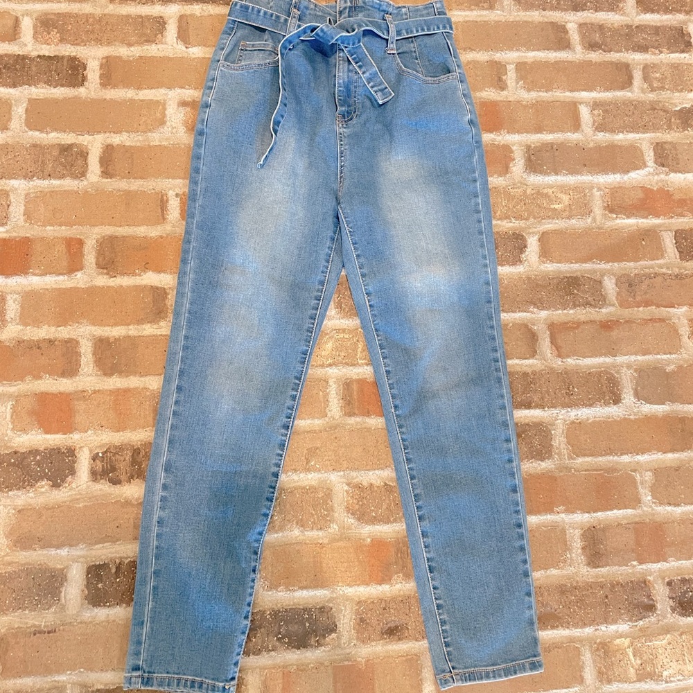 New without tags Windsor Medium Juniors Paperbag Waist denim jeans High Waist